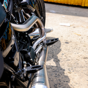 THRASHIN_SUPPLY_Extra_Grip_Driver_Footpegs_2018-2019_Softail_Black