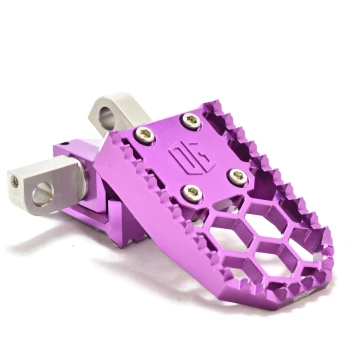 ORIGINAL_GARAGE_MOTO_HoneyComp_V3_Foot_Pegs_2018-M8_Softail_Rear_Purple