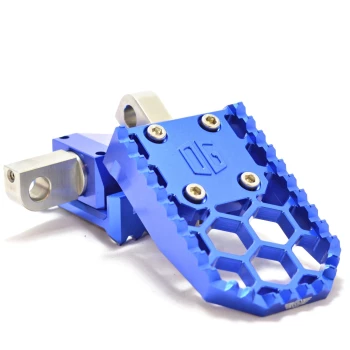 ORIGINAL_GARAGE_MOTO_HoneyComp_V3_Foot_Pegs_2018-M8_Softail_Rear_Blue