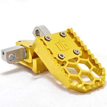 ORIGINAL_GARAGE_MOTO_HoneyComp_V3_Foot_Pegs_2018-M8_Softail_Rear_Gold