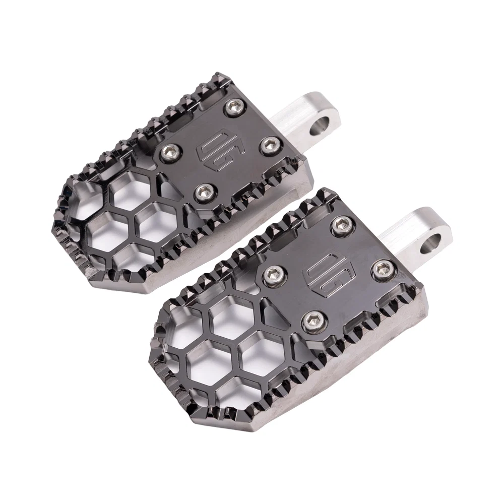 original_garage_moto_honeycomp_v3_foot_pegs_2018-m8_softail_rear_black_chrome